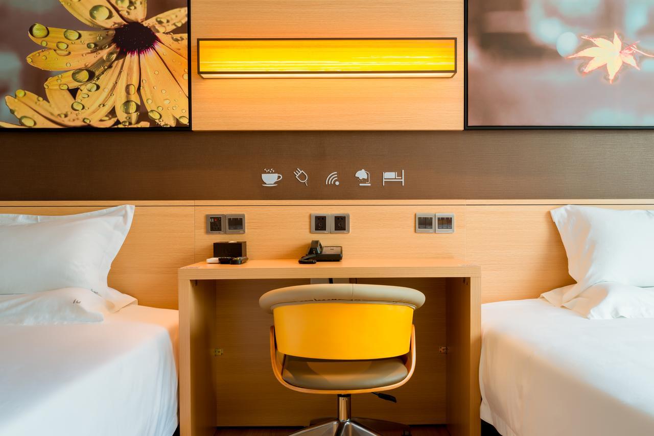 Iu Hotel Shanghai Dongchuan Road Metro Station エクステリア 写真